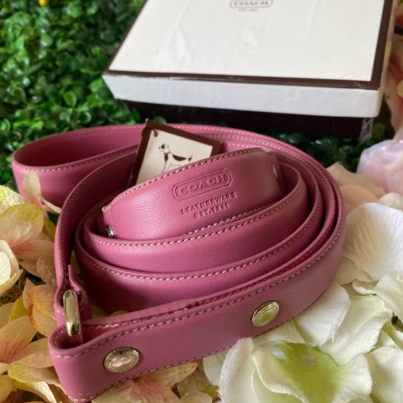 COACH PINK DOG LEASH🩷 - Picture 2 of 10